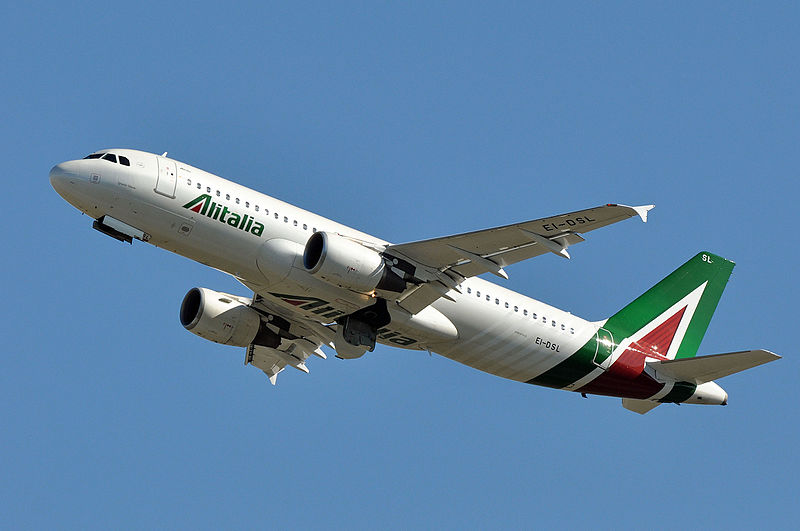 Alitalia si tinge di blu